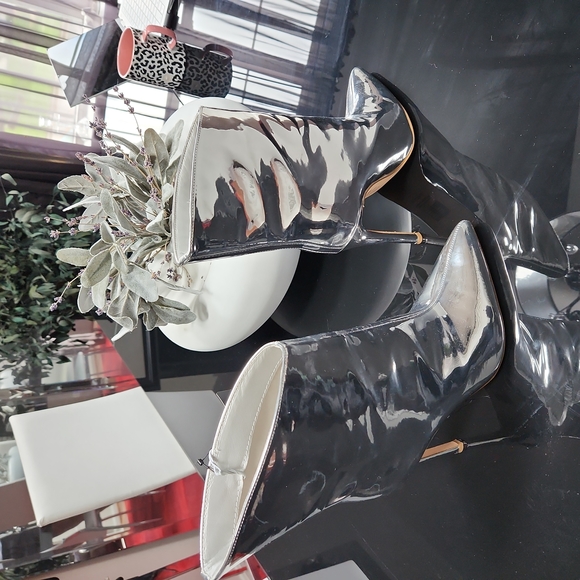 Silver Metalic Pointed Booties - Picture 7 of 7